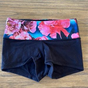 Lululemon size 2 mini black shorts with floral band, reversible